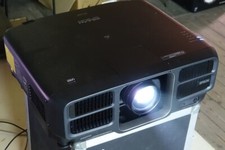 *Epson EB-L1505UH*Beamer