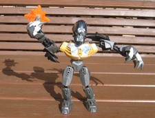 Unbekannter Kampfroboter