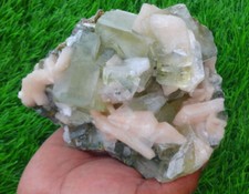 Grün Apophyllit auf Stilbit