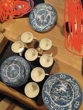 Service Englisch Stoneware Brücke Blau Teller Kaffeetassen Unterteller Set 