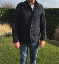 dunkel blaue sportliche