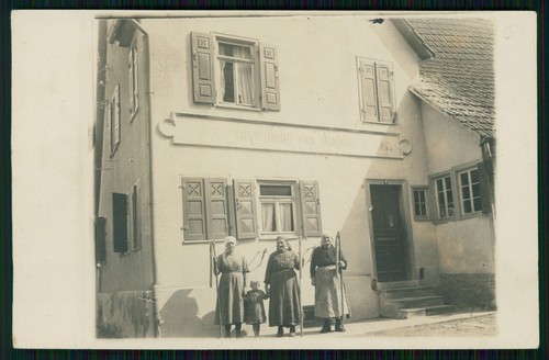 Foto damen mit dreschflegel - ak,