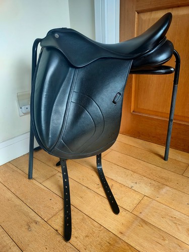 Dapple dressursattel in - 18",
