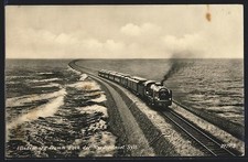 AK Sylt, Eisenbahnzug auf dem Hindenburg-Damm nach der Nordseeinsel Sylt 