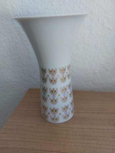 Weiße porzellanvase mit - weiße, porzellanvase,
