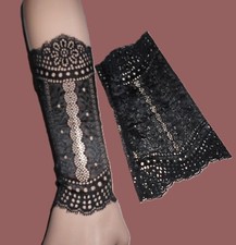 wunderschöne  Armstulpen aus elastischer Spitze in schwarz