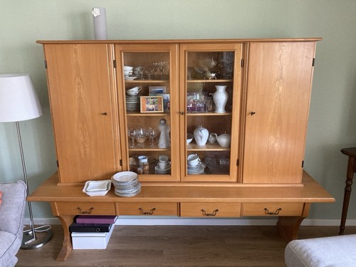 Wohnzimmerschrank