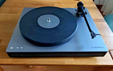 Hochwertigen Plattenspieler mit Direktantrieb integriertem Phono-Vorverstärker