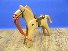 Pferd mit Westernsattel &