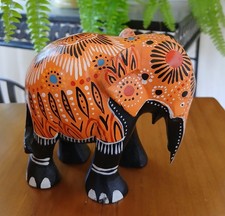 Handbemalter Elefant aus Holz