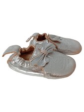 EASY PEASY Krabbelschuhe Kinder Gr. 20 Silber Metallic Schleife Lauflernschuhe