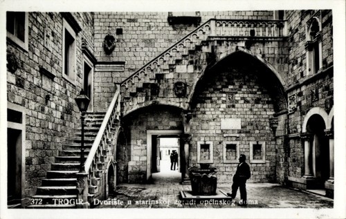Trogir kroatien innenhof - trogir, kroatien,
