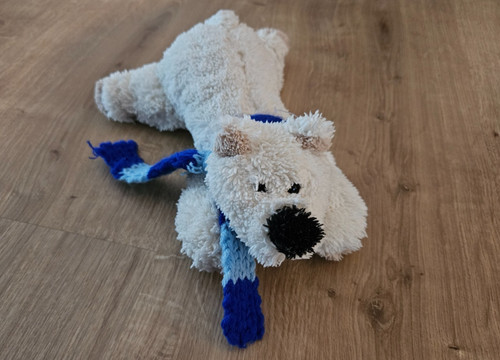 Eisbär liegend mit schal - mit,