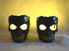 Konvolut Gothic 2x Kerzenständer Schädel Totenkopf Teelichthalter mit LED Kerzen