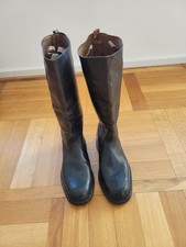 Schwarze Lederstiefel