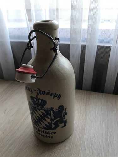 Sehr alte leere steingut - sehr,