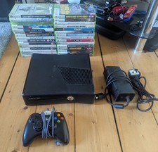 Xbox 360 Slim 4GB Konsole mit Controller + 30 Spiele (Beschreibung prüfen)