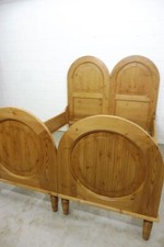 Antikes Bett aus Weichholz