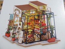 Rolife Blumenhaus DIY Kit Emily's Blumenladen Zum Selbermachen Miniatur (DG145)