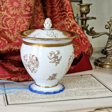 Deckeldose, Porzellan mit