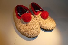 Strohschuhe, Hexenschuhe mit rotem Bommel