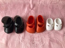3 Paar Puppenschuhe aus Plastik