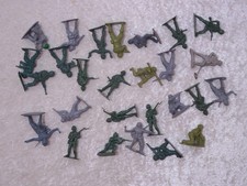 BwSEbb - 29 tlg. Konvolut Kunststoff Figuren Soldaten - Vintage um 1970