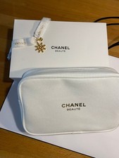 Chanel  Beaute  Kosmetiktasche weiß  und Anhänger Schneeflocke    VIP OVP
