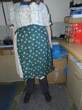 Dirndl in Midi-Länge beige