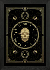 Uhr mit Totenkopf gerahmtes