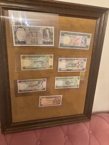Syrische banknoten mit - 7,