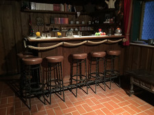 Komplette Große Bar für 7 Personen L-Förmig. H: 120 cm, B: 120 cm, T: 220 cm, 