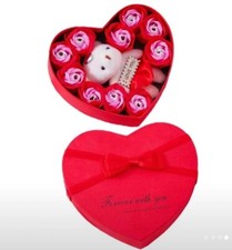 Valentinstag Geschenke für Sie Herz Box mit Seifenrosen mit Bär oder Halskette 