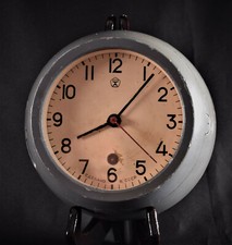 Alte Borduhr Rote Armee