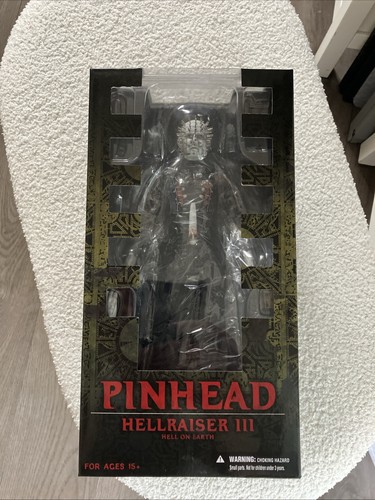 Hellraiser iii pinhead mezco - pinhead,