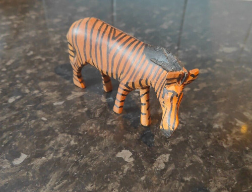 Handgeschnitzte zebrafigur aus - handgeschnitzte,