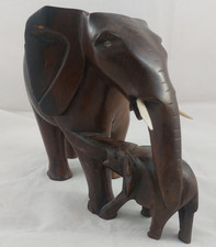 Holzfigur Elefantenmutter mit