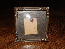 alter Bilderrahmen quadratisch Messing patiniert gewölbtes Glas Aufsteller