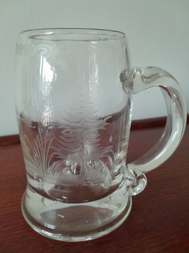 Glas bierkrug mit jagdmotiven - glas,