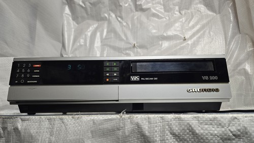 Grundig 200 s - vs, video