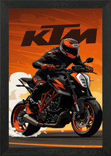 KTM Motorradfahrer auf oranger