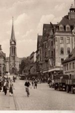 alte Postkarte :  AUE /Sa. - Altmarkt mit Nicolaikirche und Radfahrer ; ca.1956