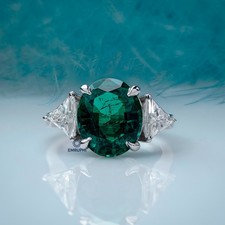 4,5 ct grüner Oval-Diamant