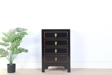 Chinesischer Nachttisch mit 4