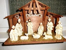 weihnacht krippe mit figuren und Beleuchtung