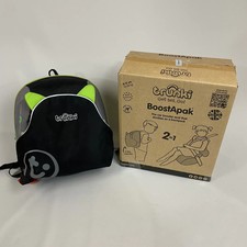 Trunki BOOSTAPAK Sitzerhöhung grün/schwarz tragbar Rucksack Reise Kinder Sicherheit
