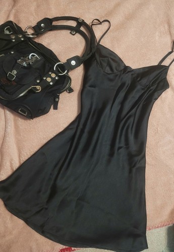 Hübsches satin kleid - hübsches,