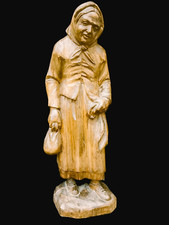 Holzfigur alte Frau natur 50