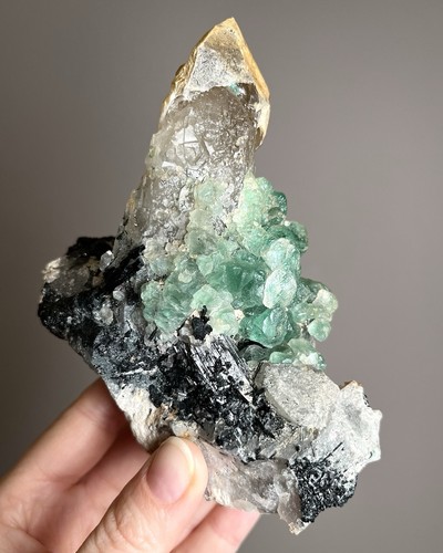 Quarz fluorit turmalin - quarz,