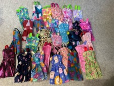 👗 3 Barbie-Kleider –